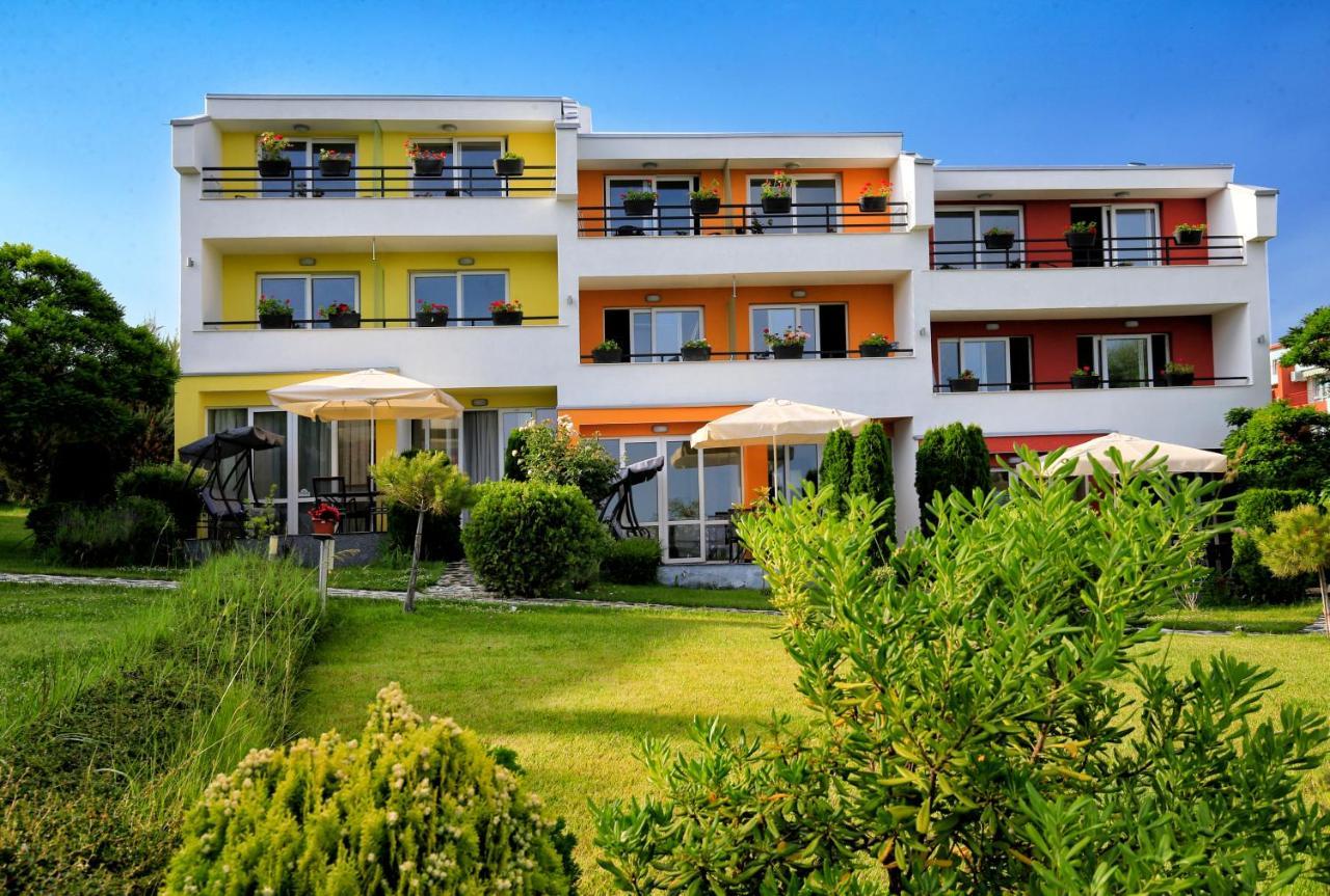 Hotel Stayinn Rainbow Beachfront By Asteri